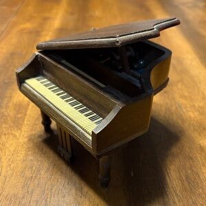 Sankyo Grand Piano Music Box - Brown